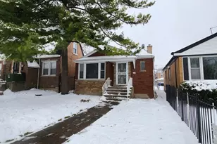 10104 S Prairie Ave, Chicago, IL 60628 - Photo 1