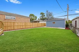 10129 S Indiana Ave, Chicago, IL 60628 - Photo 27