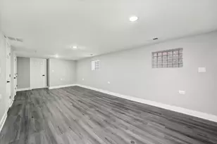 10129 S Indiana Ave, Chicago, IL 60628 - Photo 17