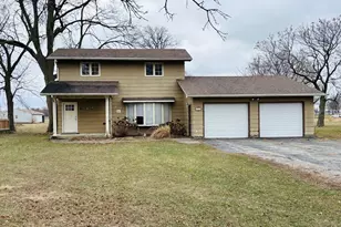 442 W Koplin Ave, Cissna Park, IL 60924 - Photo 17