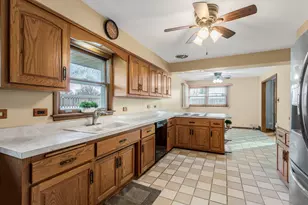 10801 S Tripp Ave, Oak Lawn, IL 60453 - Photo 7