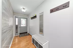 2S021 Lexington Ct, Warrenville, IL 60555 - Photo 5