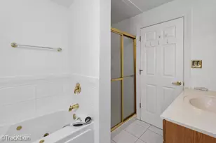 8829 Skyline Dr, Burr Ridge, IL 60527 - Photo 11