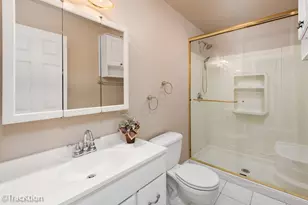 8829 Skyline Dr, Burr Ridge, IL 60527 - Photo 17