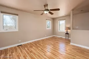 8829 Skyline Dr, Burr Ridge, IL 60527 - Photo 13