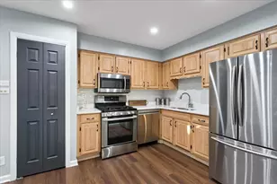 809 Oakton Ave, Romeoville, IL 60446 - Photo 5