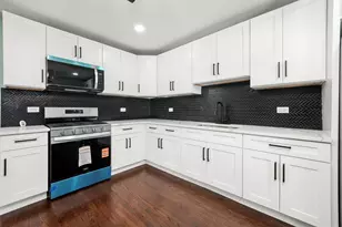 10436 S Eberhart Ave, Chicago, IL 60628 - Photo 9