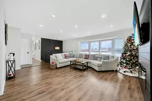 15923 Woodlawn E Ave, South Holland, IL 60473 - Photo 3