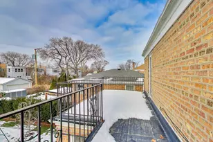 6230 N Troy St, Chicago, IL 60659 - Photo 23