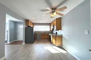 1410 Beverly Ln, Streamwood, IL 60107 - Photo 9