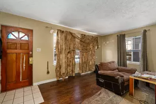 121 N May St, Joliet, IL 60435 - Photo 11