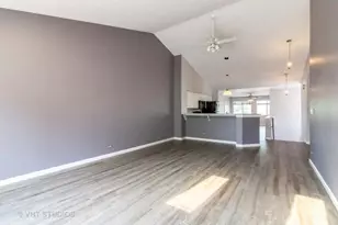 1069 Ripple Ridge Dr, Darien, IL 60561 - Photo 3