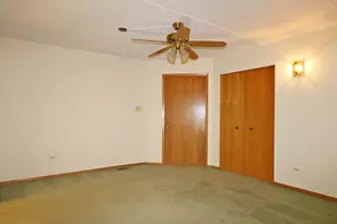 10400 Circle Dr S, Oak Lawn, IL 60453 - Photo 7