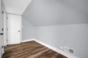 8352 S St Lawrence Ave, Chicago, IL 60619 - Photo 11