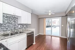 720 Huntly Ct, Schaumburg, IL 60194 - Photo 7