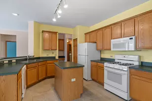 631 Saugatuk Cir, Romeoville, IL 60446 - Photo 5