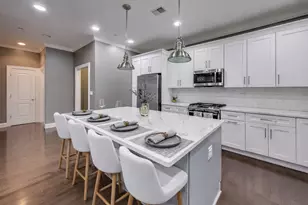 2811 N Bell Ave, Chicago, IL 60618 - Photo 5