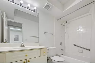 3900 W Bryn Mawr Avenue #207, Chicago, IL 60659 - Photo 11