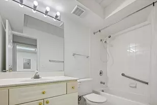 3900 W Bryn Mawr Ave, Chicago, IL 60659 - Photo 11