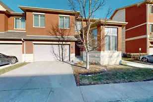 28 Legacy Ln, Wheeling, IL 60090 - Photo 1