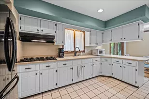 208 Calkins Dr, Sugar Grove, IL 60554 - Photo 15