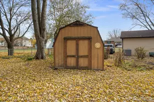 208 Calkins Dr, Sugar Grove, IL 60554 - Photo 5