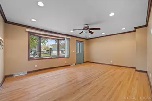 208 Calkins Dr, Sugar Grove, IL 60554 - Photo 11