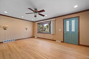 208 Calkins Dr, Sugar Grove, IL 60554 - Photo 9