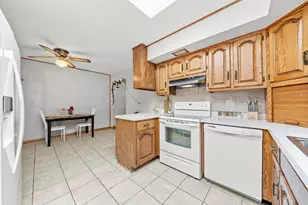 806 Adrian St, Yorkville, IL 60560 - Photo 13