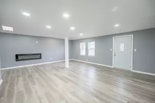 42425 N Park Ln E, Antioch, IL 60002 - Photo 9