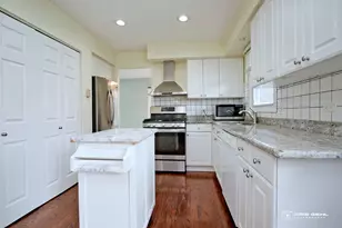 467 Highland Grove Dr, Buffalo Grove, IL 60089 - Photo 5