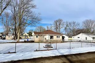 221 W 7th St, Tilton, IL 61833 - Photo 3