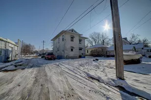 215 S 3rd St, Watseka, IL 60970 - Photo 3