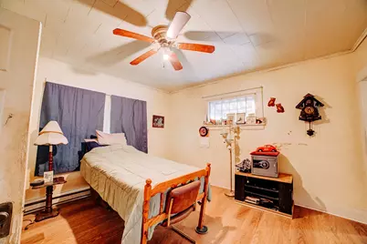 215 S 3rd Street, Watseka, IL 60970 - Photo 9