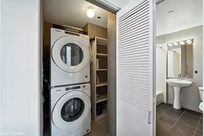 200 W Grand Avenue #2303, Chicago, IL 60654 - Photo 11