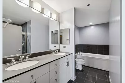 200 W Grand Avenue #2303, Chicago, IL 60654 - Photo 15