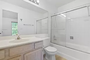 519 Woodcrest Dr, Mundelein, IL 60060 - Photo 11