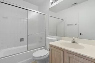 519 Woodcrest Dr, Mundelein, IL 60060 - Photo 15