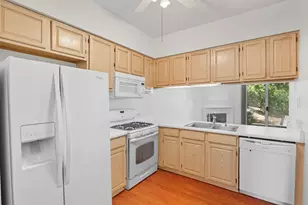 519 Woodcrest Dr, Mundelein, IL 60060 - Photo 5