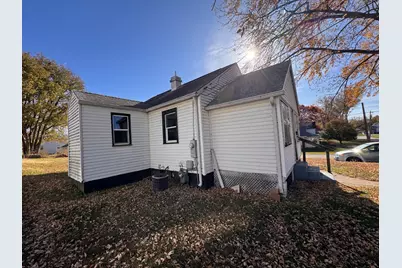 227 Avenue D, Rock Falls, IL 61071 - Photo 3