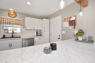 401 S Clinton St, Mclean, IL 61754 - Photo 23