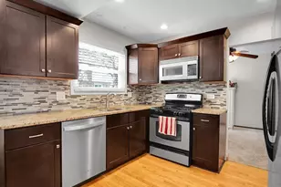 6796 Redwing Dr, Woodridge, IL 60517 - Photo 5