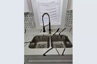 8548 S Essex Avenue, Chicago, IL 60617 - Photo 7