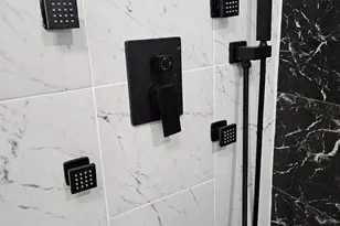 8548 S Essex Ave, Chicago, IL 60617 - Photo 17