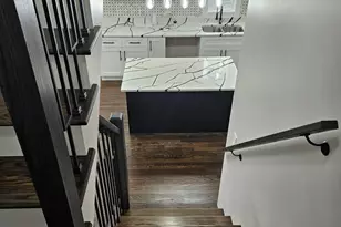 8548 S Essex Ave, Chicago, IL 60617 - Photo 9