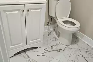 8548 S Essex Ave, Chicago, IL 60617 - Photo 13