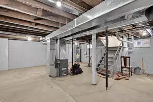 1111 Loomis St, Rockford, IL 61102 - Photo 31