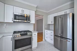 389 Colonial Cir, Geneva, IL 60134 - Photo 5