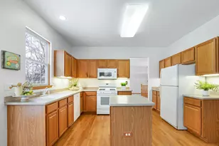 2286 Meadowcroft Ln, Grayslake, IL 60030 - Photo 5