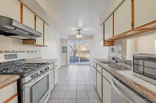 237 Acorn Dr, Streamwood, IL 60107 - Photo 9